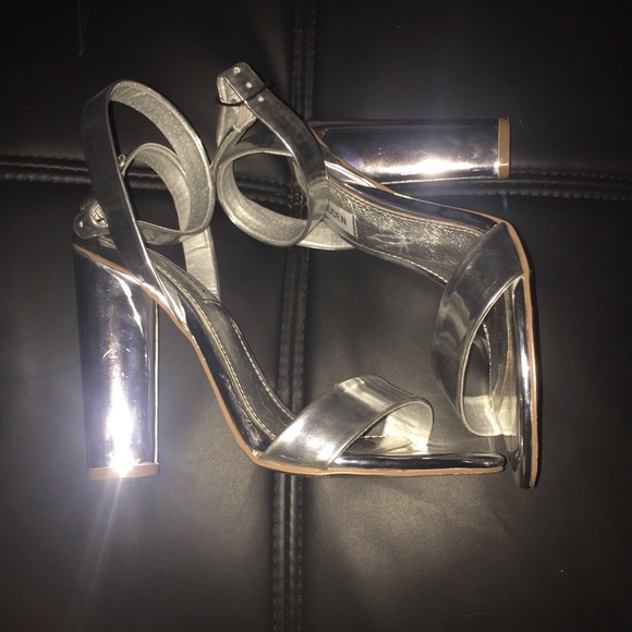 Steve Madden Shoes - ⬇️$54 STEVE MADDEN PLATINUM BLOCK HEELS